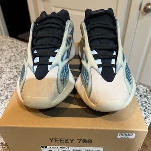 Yeezy 700 V3